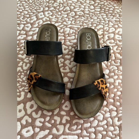 Boutique brand wedge sandals - Picture 2 of 7